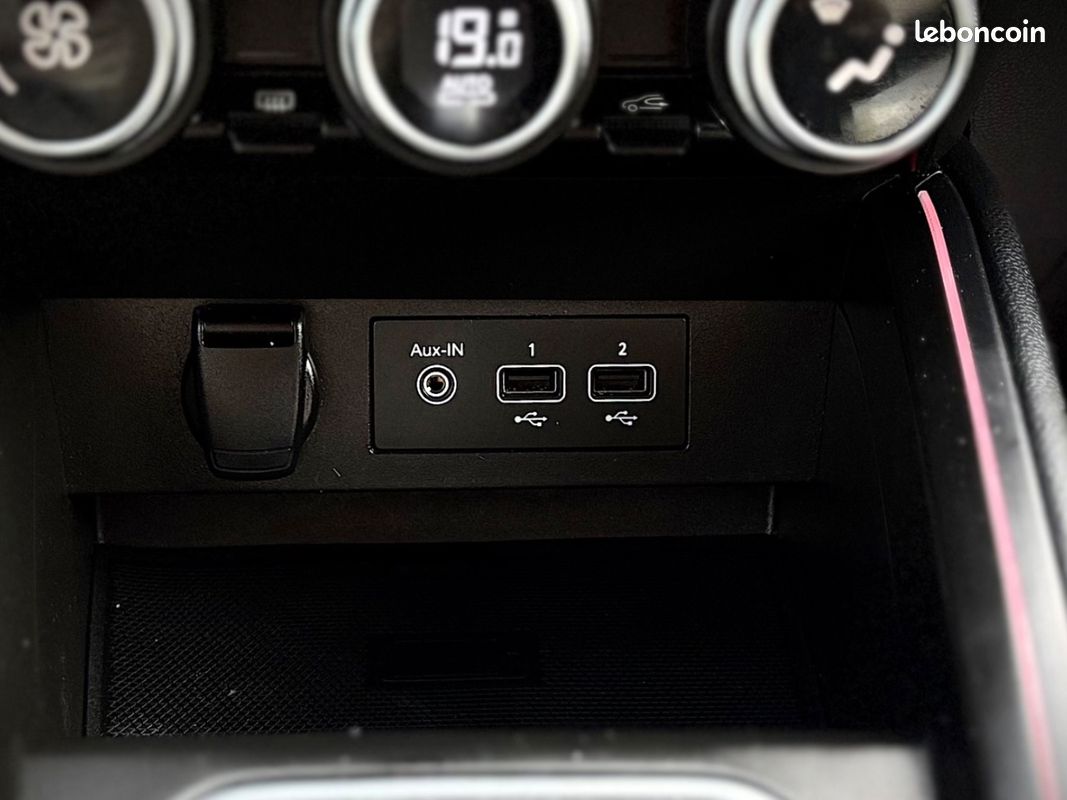RENAULT CLIO V E-Tech full hybrid 145ch Engineered 1ERE MAIN BOITE AUTO COCKPIT CARPLAY CAMERA AUCUN FRAIS (image 26)