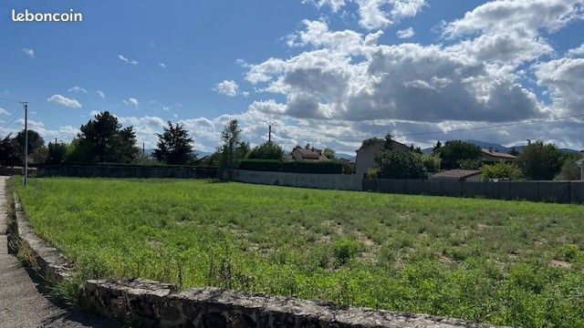 Terrain à bâtir de 617 m² à DAVEZIEUX (07) · à Davézieux · 105 000 €