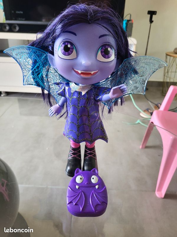 Poupée Vampirina (image 1)