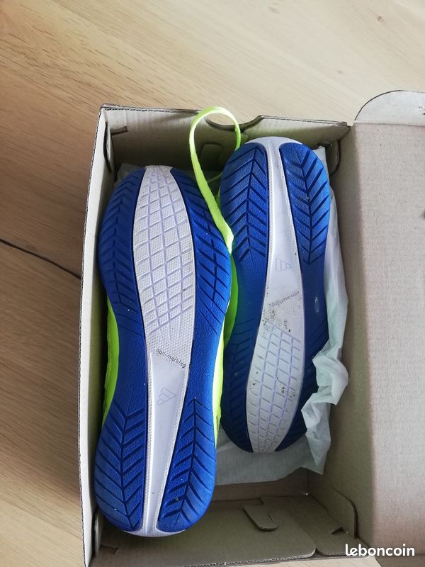 Chaussures foot salle futsal comme neuve pointure 35 (image 3)