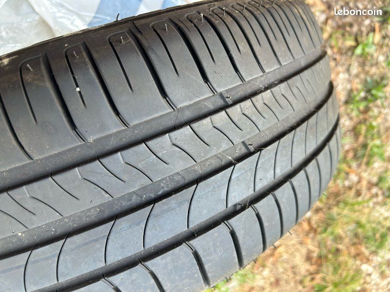 Paire de pneus Michelin 205/55 R16 91V - Très bon état (image 2)
