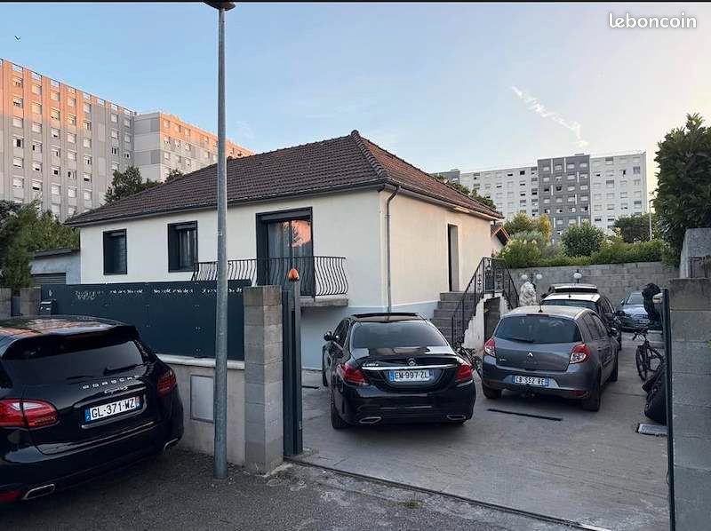 Maison 11 pièces 200 m² · à Vaulx-en-Velin · 200 m² · 600 000 €