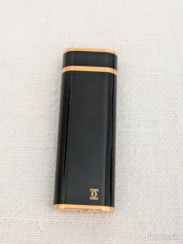 Briquet à gaz Cartier en laque noire et plaqué or (image 7)