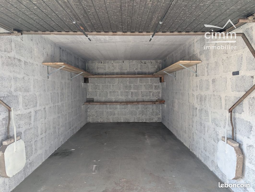 Parking 17 m² · à Seyssinet-Pariset · 17 m² · 100 €
