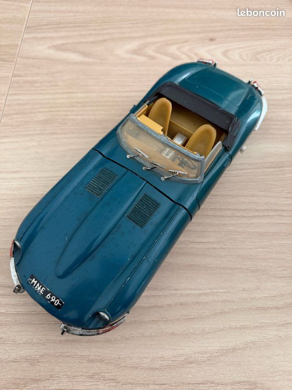 Voiture miniature Jaguar Type E (XK-E) 4.2L 1/16 – pour collection / restauration (image 1)