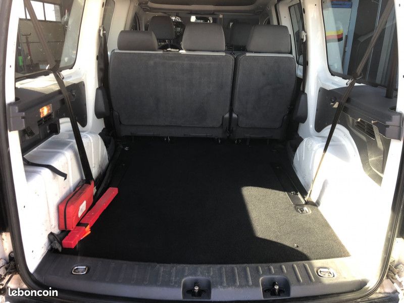 Volkswagen CADDY MAXI 1.6 TDI 102 CH BLUEMOTION TECHNOLOGY TRAMPER (image 9)