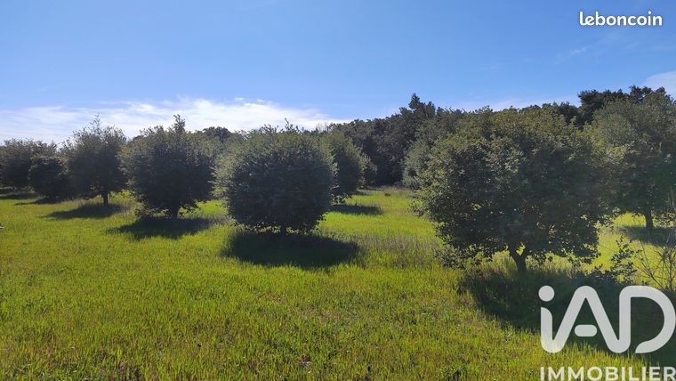 Terrain 4400 m² TRAVAILLAN