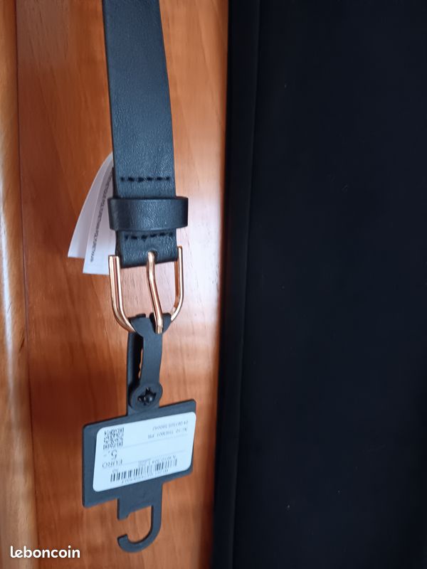 A saisir lot de 2 pantalons et une ceinture neufs taille 50/52 (image 1)