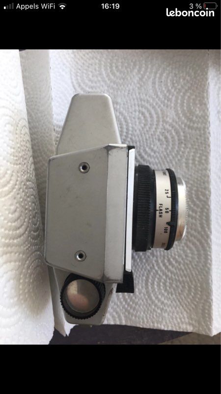 Ancien appareil photo avec pochette en cour (image 4)