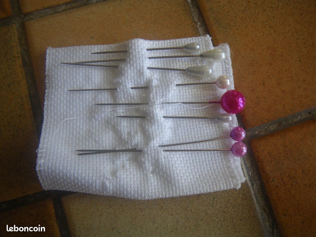 Broche émaillée Creamlab – Épinglette Masque Boo Noir – Neuf Avec étiquette
