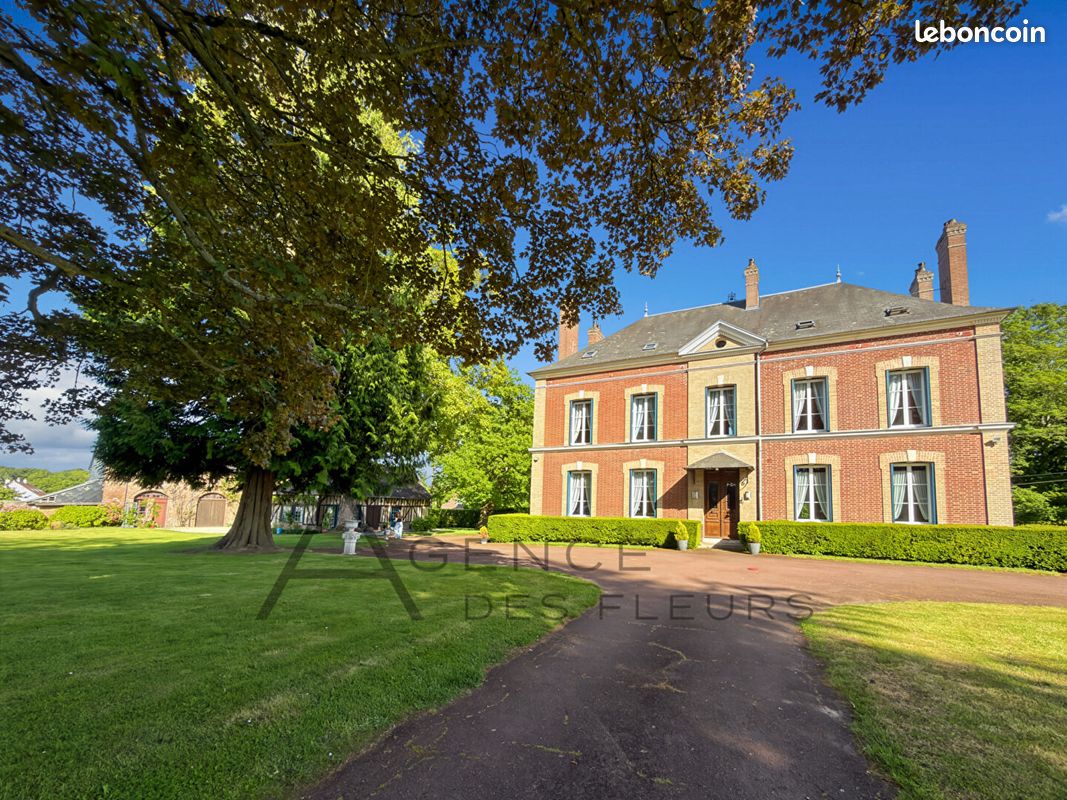 Maison 12 pièces 264 m² · à La Saussaye · 264 m² · 799 000 €