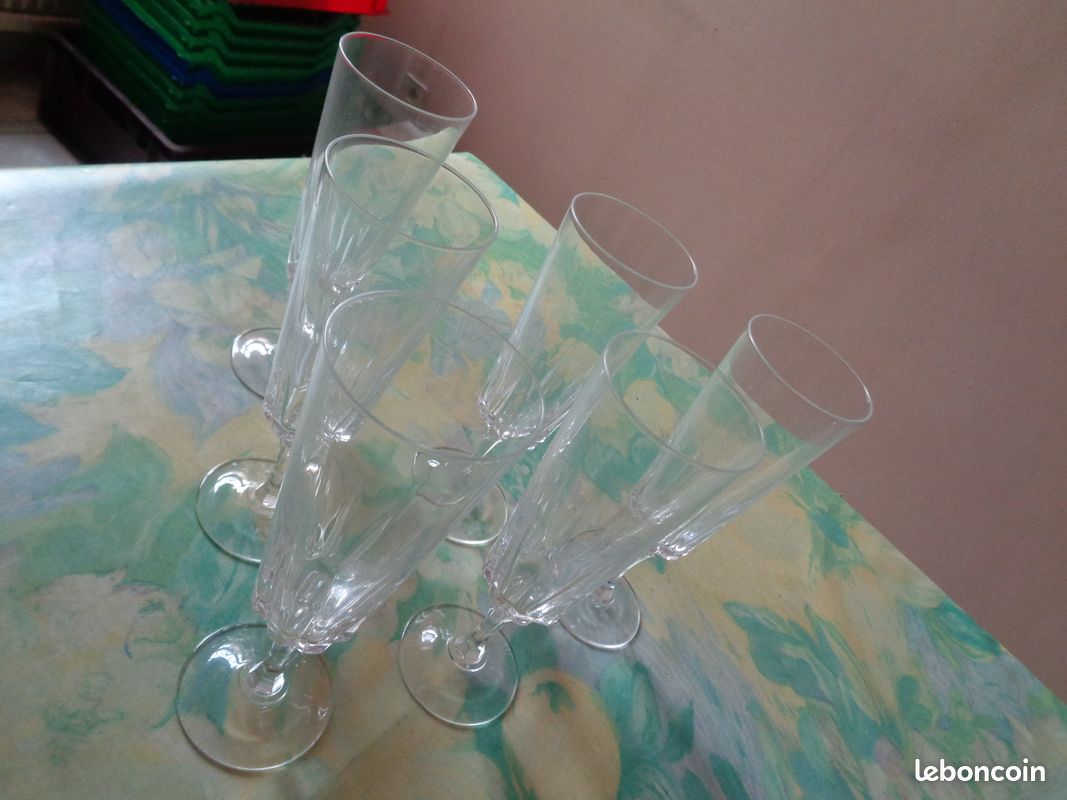 Lot de douze Verres à pied (image 2)