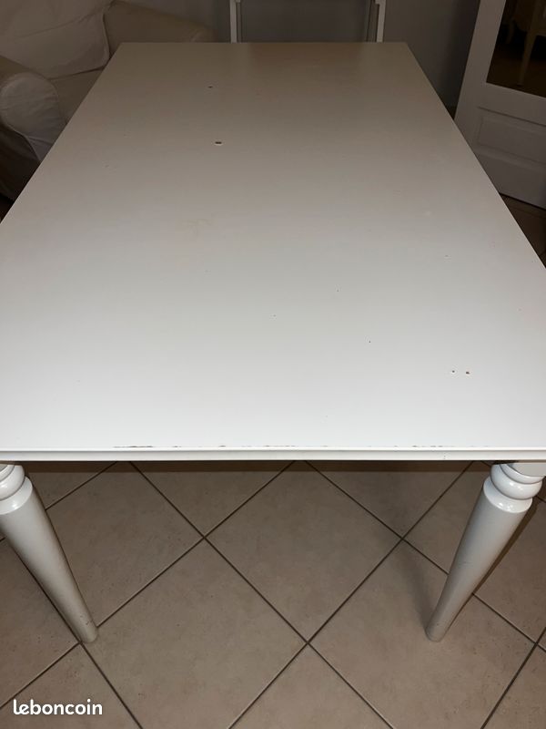 Table IKEA blanche (image 8)
