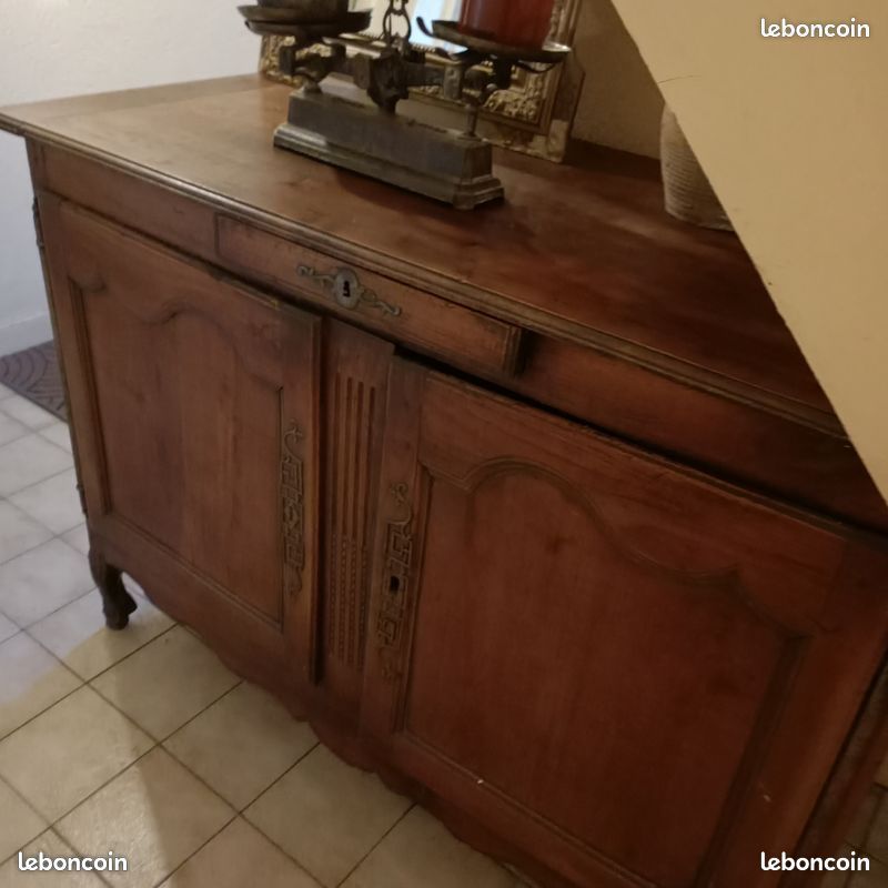 Buffet bas vintage en merisier année 1920 (image 1)