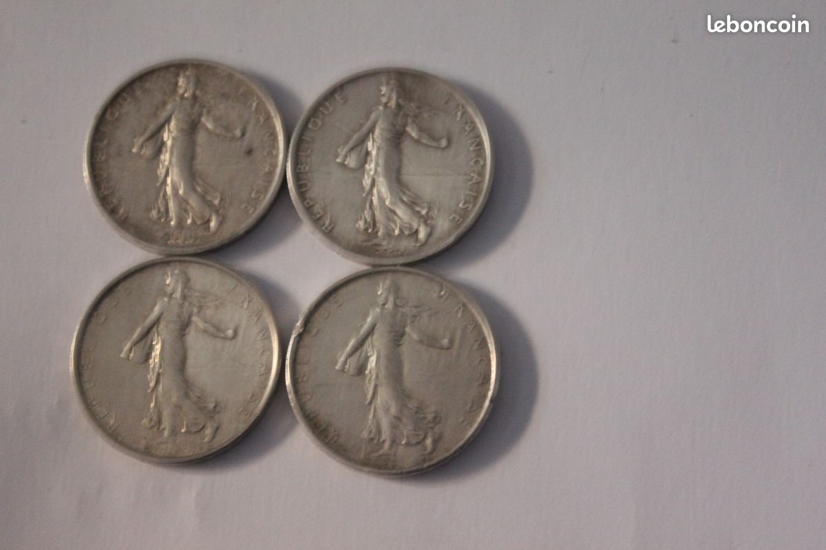 2 petits motifs anciens , fils métallisés or et argent et fil soyeux