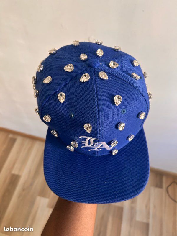 Chapeau (image 1)