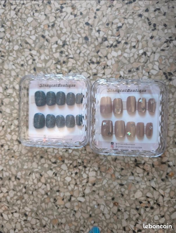 Deux paires de faux ongles (image 1)