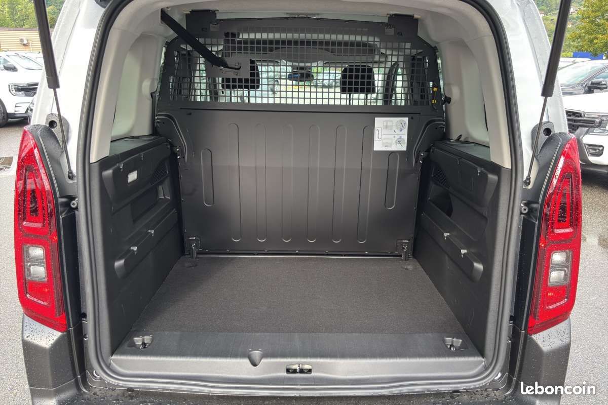 Citroën Berlingo BLUEHDI 130 EAT8 MAX 5PL N1 -13% (image 18)