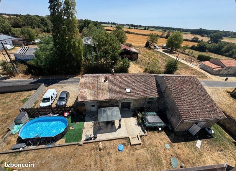 Maison 8 pièces 153 m² · à Latillé · 153 m² · 175 000 €
