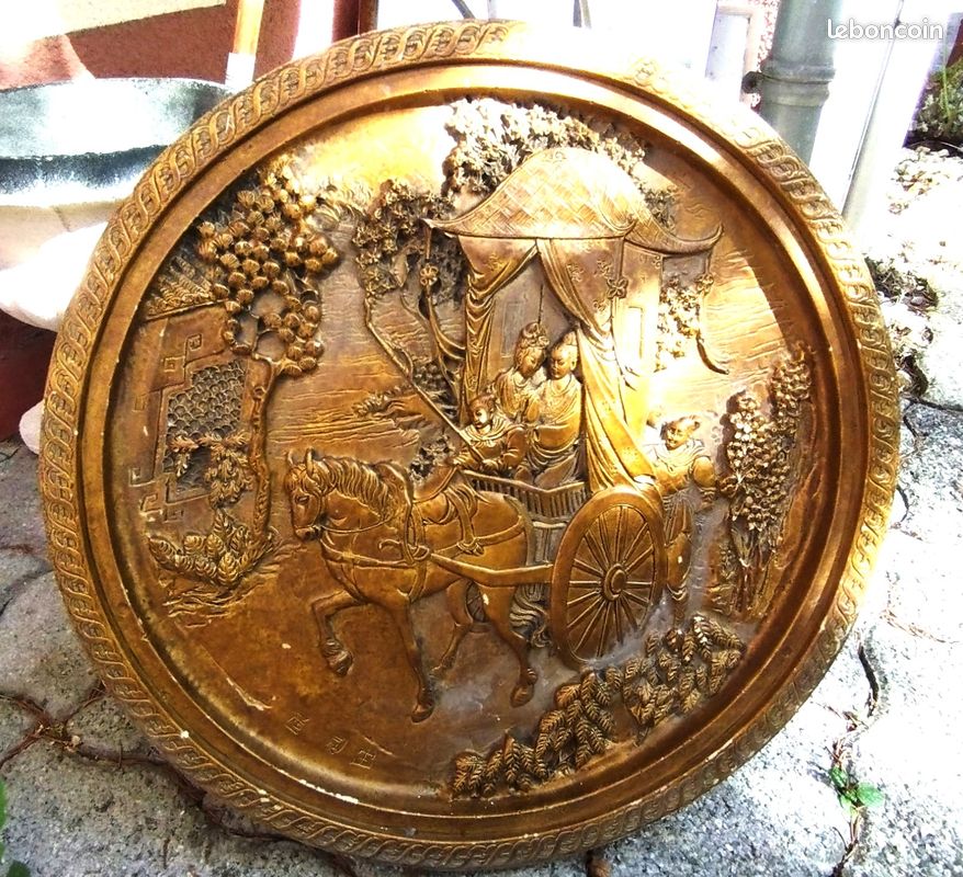 Plateau, bas-relief, décor asiatique, vintage, état satisfaisant (image 1)