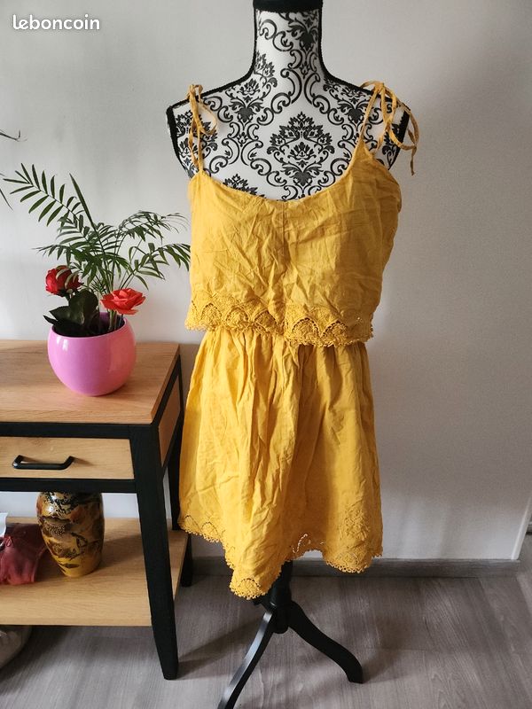 Robe Etam jaune taille 40 Vêtements