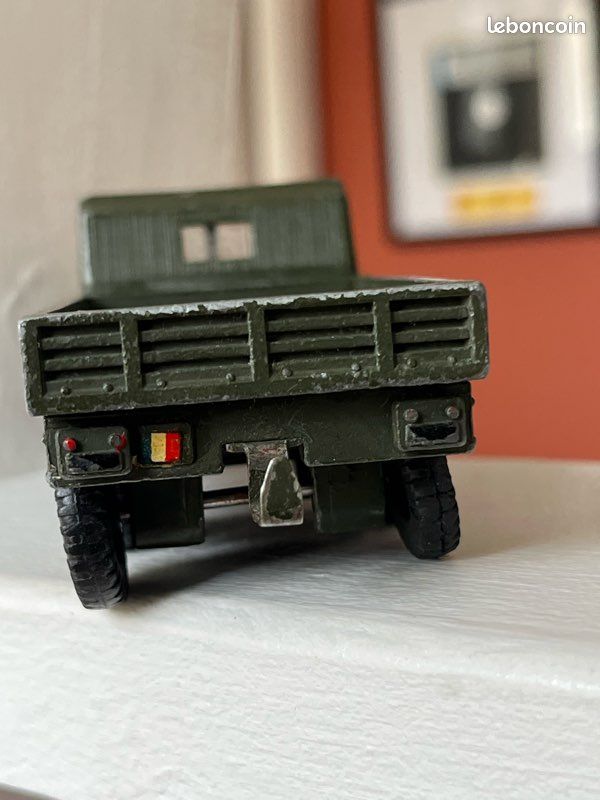 Dinky Toys 824 - Berliet Gazelle 6x6 militaire 1/55