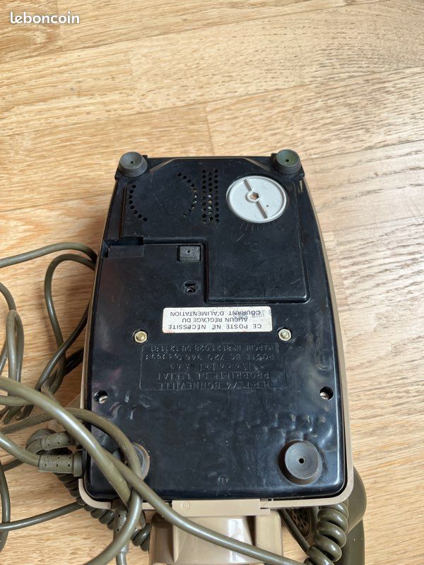 Téléphone fixe Socotel S63 à cadran de couleur marron et vert (image 3)