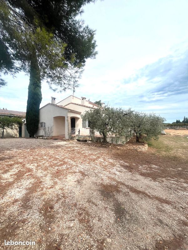 Maison 4 pièces 140 m² · à Eyragues · 140 m² · 1 635 €/mois
