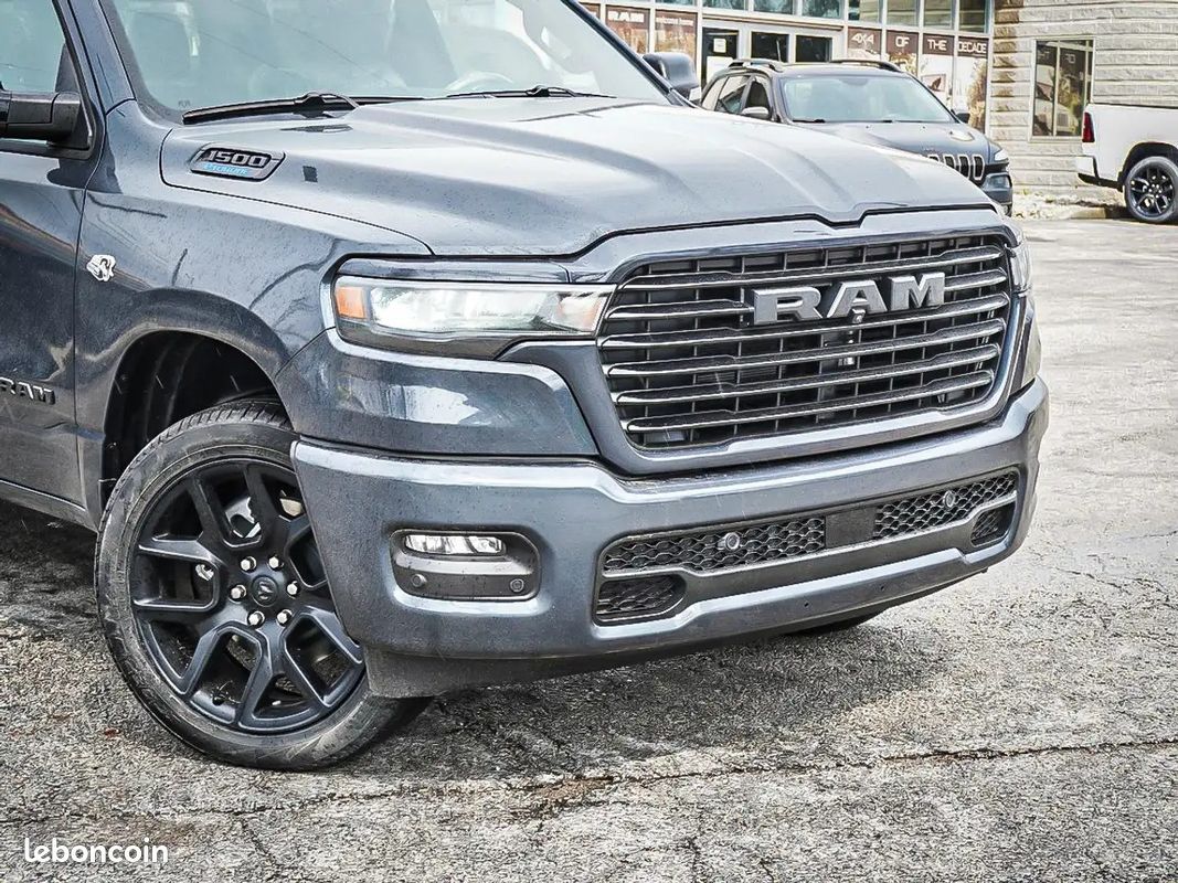 Dodge RAM 1500 Sport 5.7 HEMI V8 4x4 – Toit Pano – Forged Blue – NEUF 2026 - TVA (image 22)