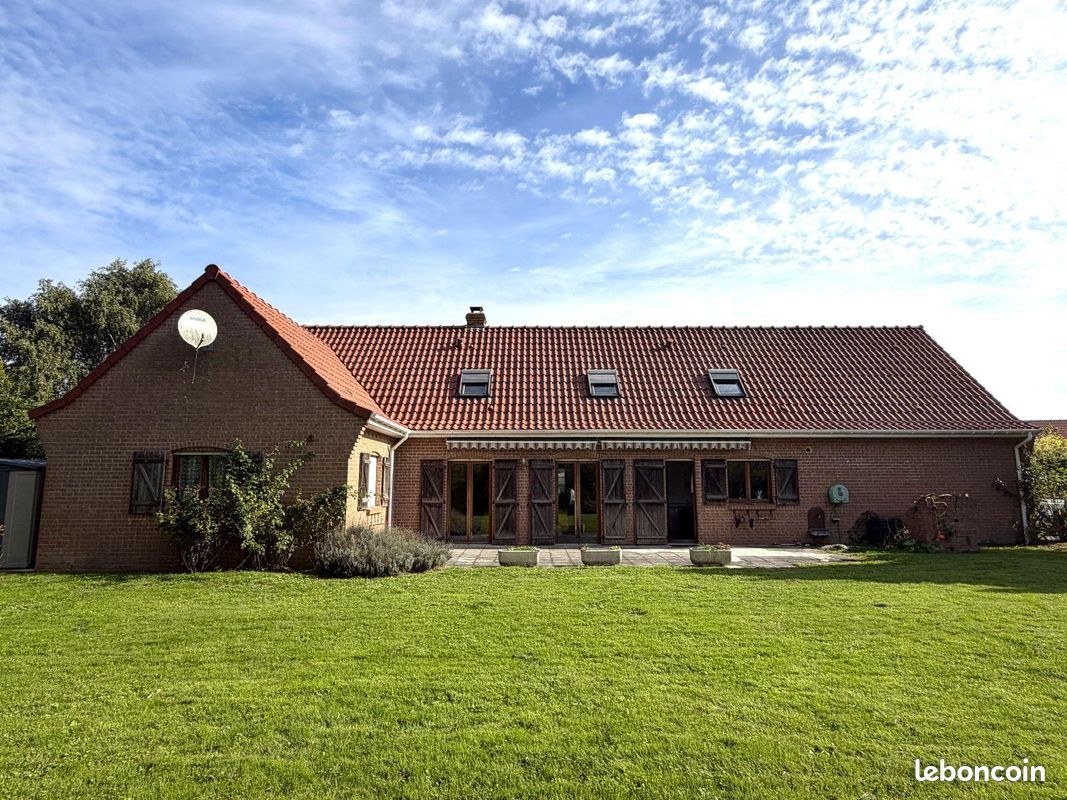 Maison 7 pièces 162 m² · à Crochte · 162 m² · 283 500 €