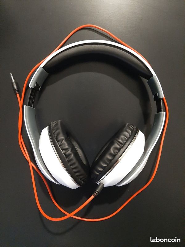 Casque audio filaire (image 1)
