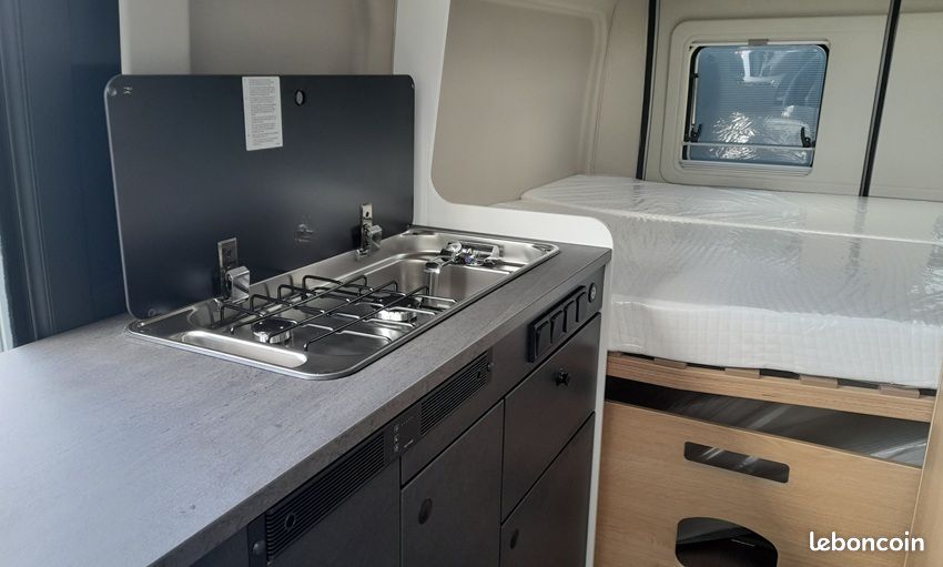 Camping car Fourgon aménagé Sunlight cliff X 600 (image 10)