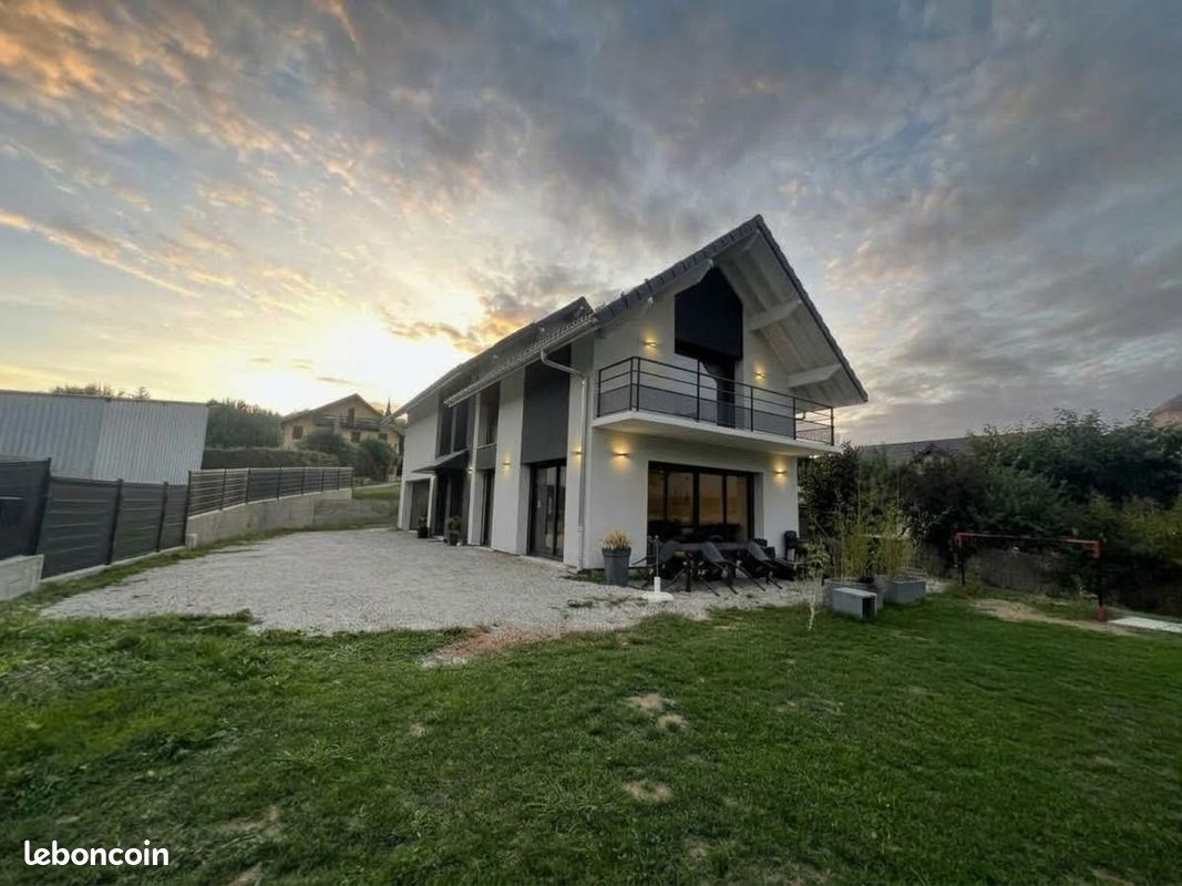 Maison 6 pièces 177 m² · à Curienne · 177 m² · 619 000 €