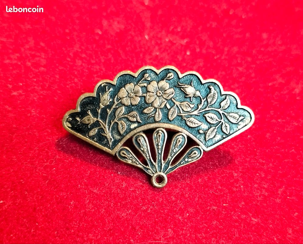 Broche éventail Vintage Or De Tolède Ancienne - Bijou Ancien Fond Noir
