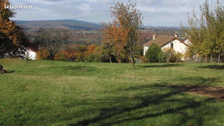 Terrain constructible 3 500 m2 à Bourganeuf