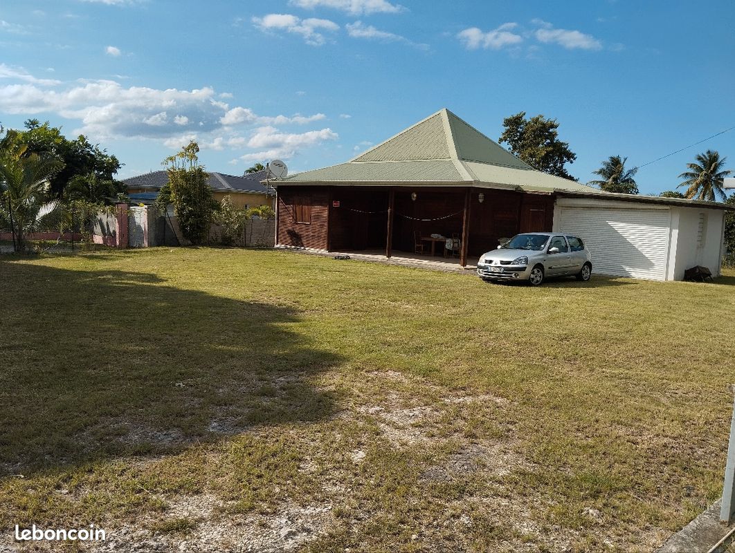 Maison 5 pièces 94 m² · à Saint-François · 94 m² · 295 000 €