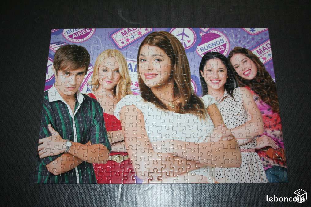Puzzle EDUCA 300 pièces dès 8 ans. Disney Violetta (image 1)