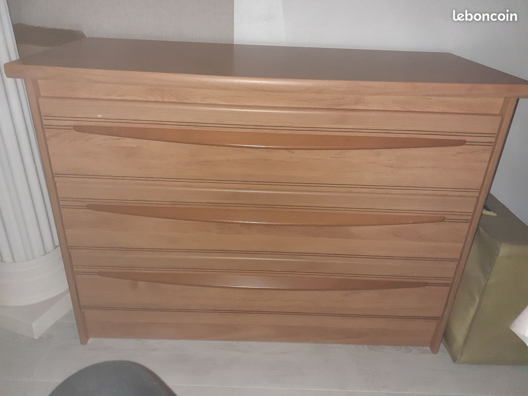 Vend deux tables de chevet et une commode (image 2)