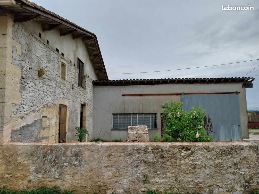 Maison 4 pièces 180 m² · à Saint-Pey-de-Castets · 180 m² · 75 000 €