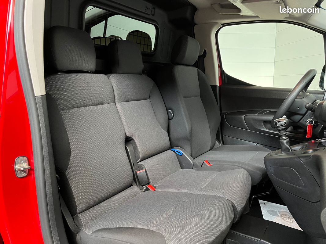 Citroën Berlingo (3 places) XL 950kg BlueHDi 130 S&S BVM6 Club / Faible KM /14 990 HT (image 8)