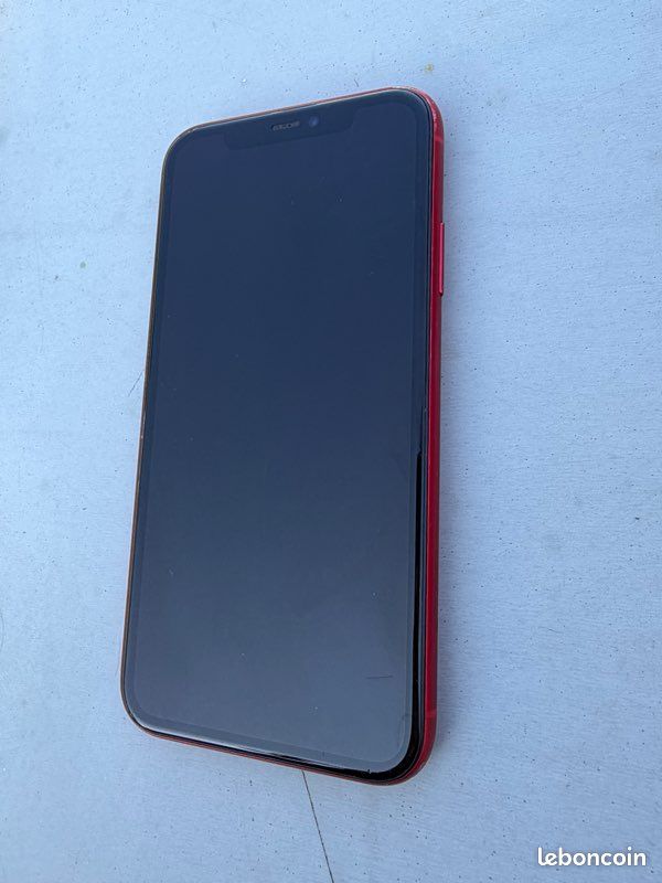 IPhone 11 rouge (image 2)