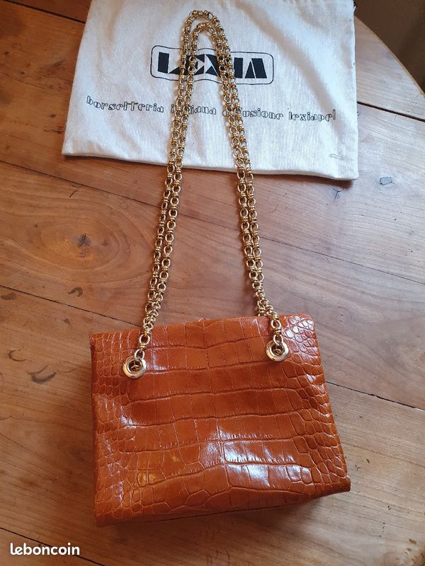 Sac à main cuir style croco porté à l'épaule Lexia camel