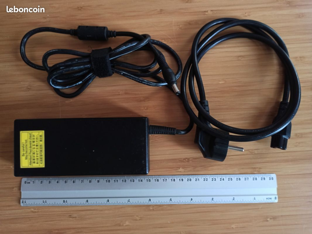 Alimentation / Chargeur Toshiba 19V – 6,32A – 120W (Origine) pour ordinateur portable (image 1)