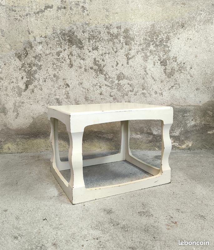 Bout de canapé blanc (image 1)