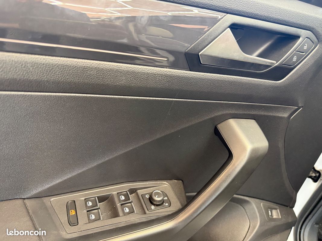 VOLKSWAGEN T-ROC 1.5 TSI 150 EVO Start/Stop DSG7 Carat Exclusive / Entretien Exclusif Volkswagen / Toit Ouvrant (image 41)
