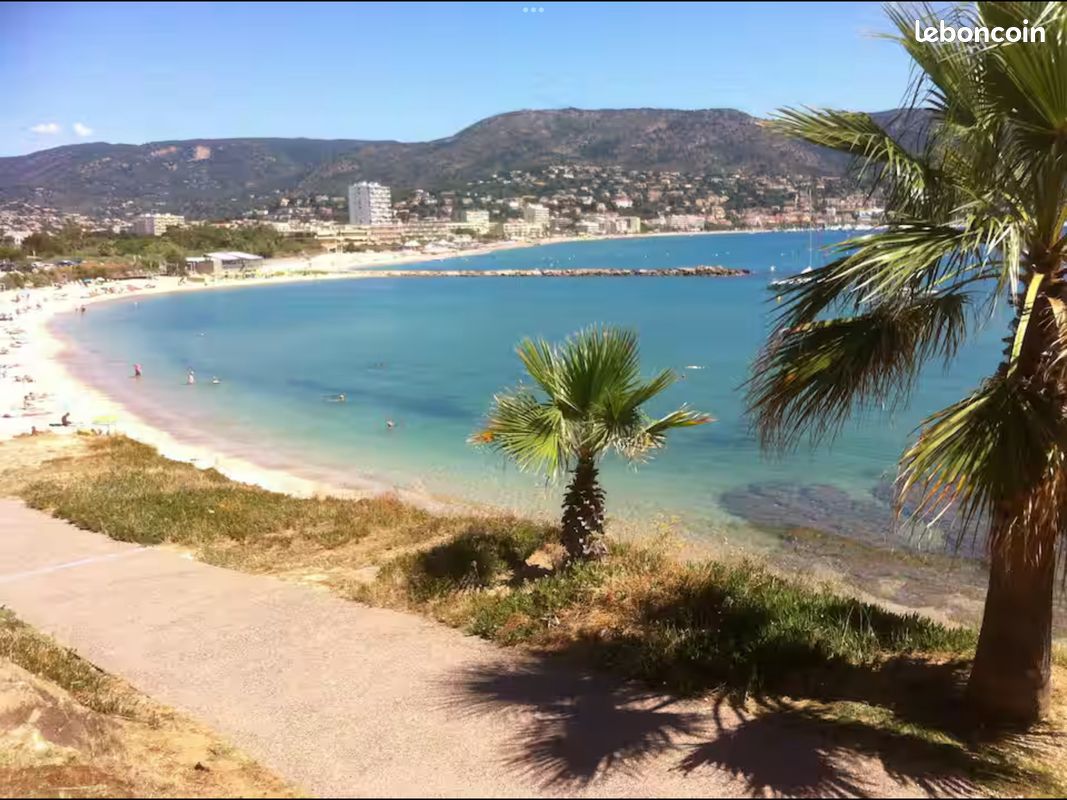 Superbe Studio à 50 m de la plage de Bormes la Faviere (image 10)