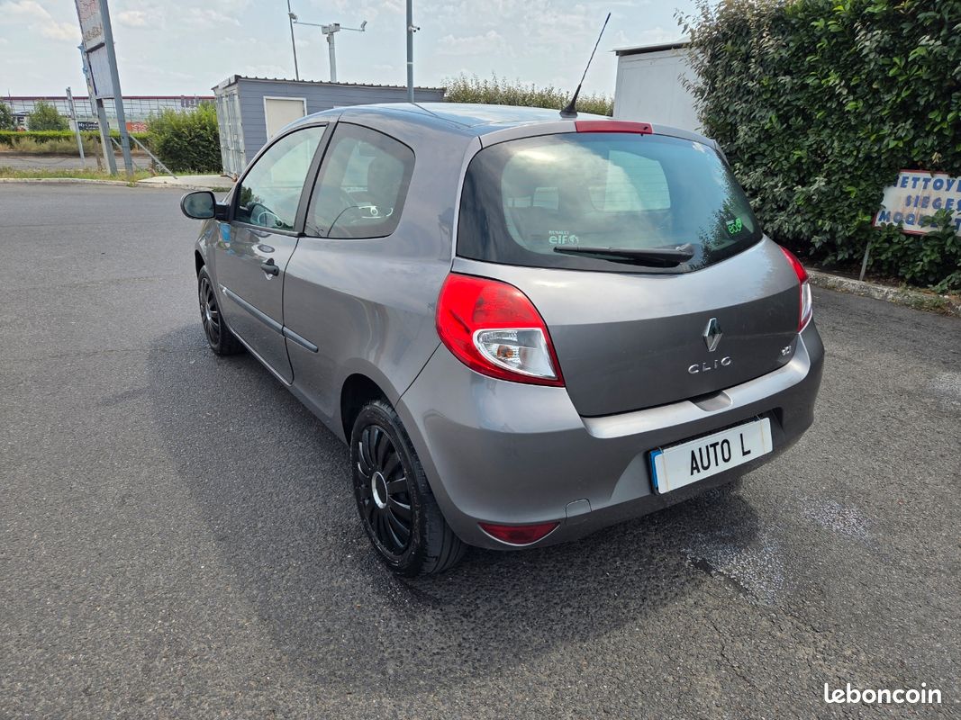 RENAULT CLIO III 2012 - 1.5 dCi eco2 75 cv - 1ER MAIN - KIT DISTRIBUTION NEUF - CLIMATISATION - IDEAL JEUNE PERMIS - FAIBLE CONSOMMATION (image 4)