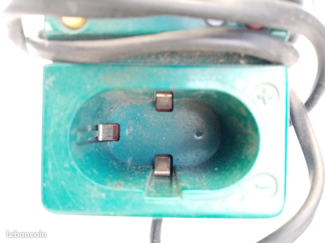 Bloc chargeur alimentation : MAKITA 9.6v 1.2A - Réf : DC9100 - Etat inconnu (je n'ai pas d'outil, ni de batterie) - Vendu en l'état - Envoi en Mondial Relay possible (image 3)