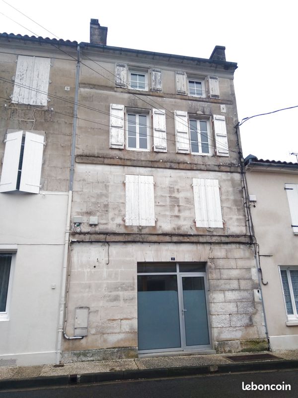 Immeuble 1 pièce 194 m² · à Hiersac · 194 m² · 246 100 €