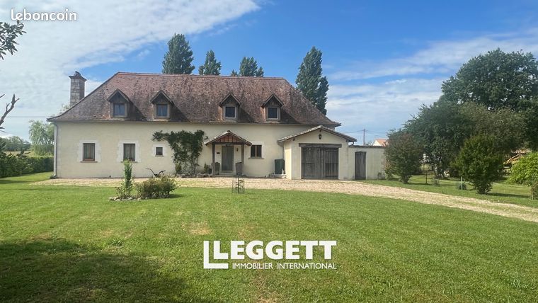 Maison 9 pièces 260 m²
